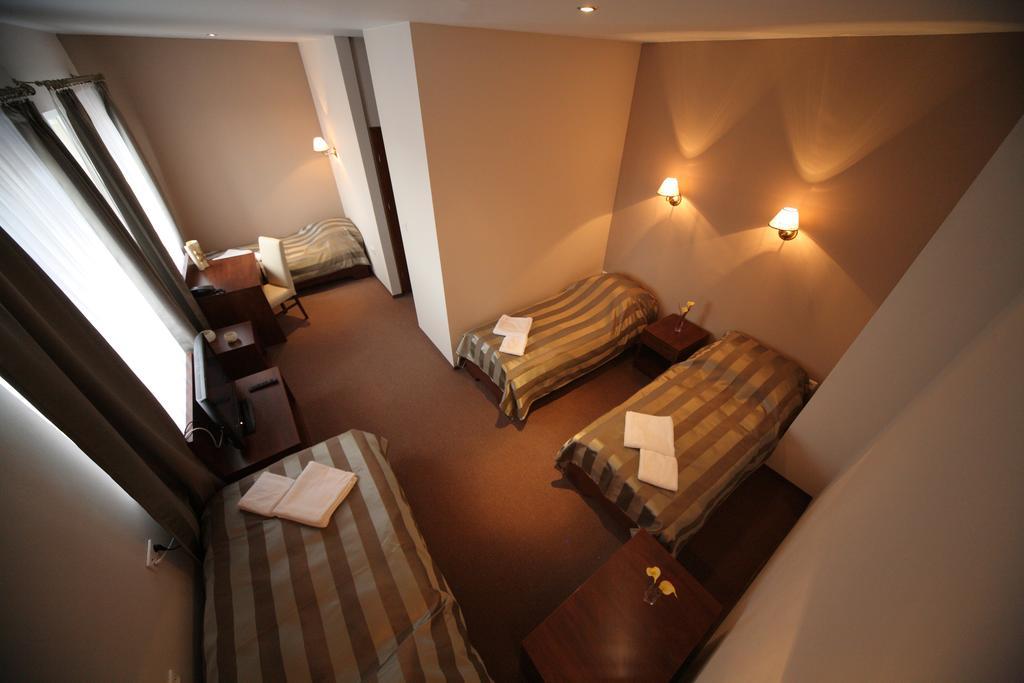 Hotel Stara Fabryka Malogoszcz Room photo